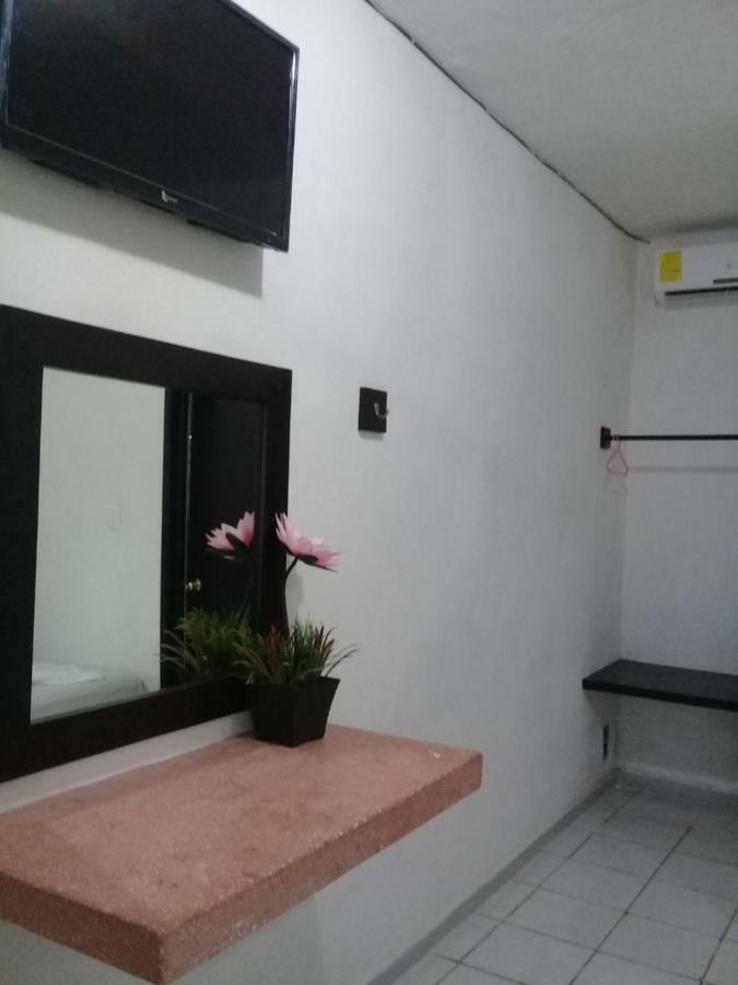 Hotel 41 Valladolid Валядолид Екстериор снимка